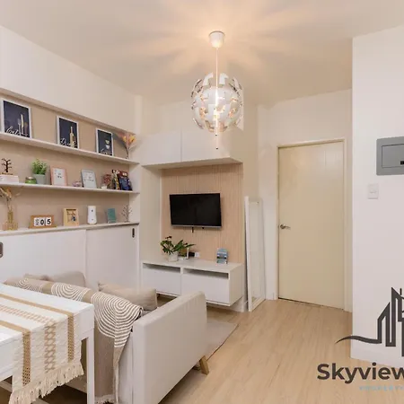Skyview Casas 2Br Condominium With Balcony Near Lrt